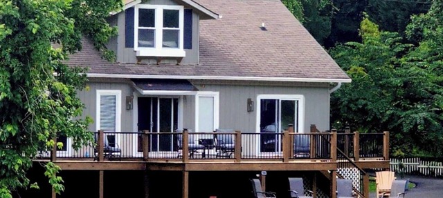 Waterfront Home, 3 BR, 2 Bath, HOT TUB, Pet-Friendly, Fishing, Fire Pit in Murphy