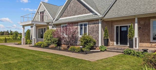 Waterfront Home: Slide & Hot Tub in New Glasgow