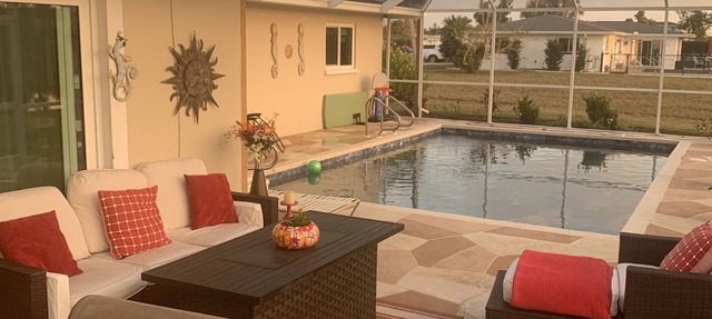 Waterfront Pool home very close to golf and beaches in Rotonda West