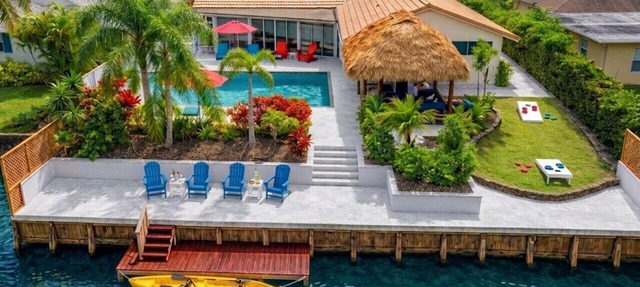 Waterfront w/Htd Pool, Tiki Hut, Billards, & Bar in Boynton Beach