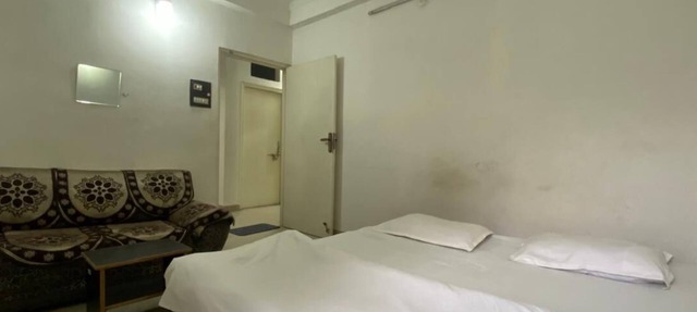 Welcoming 3-bedroom apartment with AC in Varanasi in Varanasi