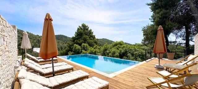Whispering Pines at Damari Villas – Luxury 3 Bedroom Villa with Pool, Skiathos in Skiathos