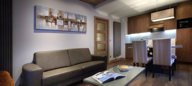 Wifi, 150m from ski slopes, fitness, swimming pool, sauna, hammam, balcony, 45m², Alpe d'Huez in L'Alpe d'Huez