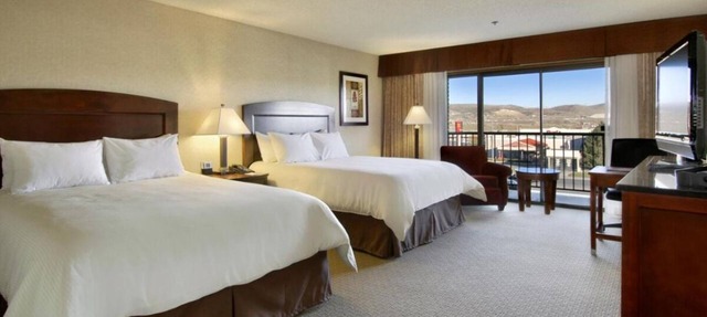Your Relaxing Getaway Awaits! Outdoor Pool, FREE Parking, Pets Allowed! in Elko