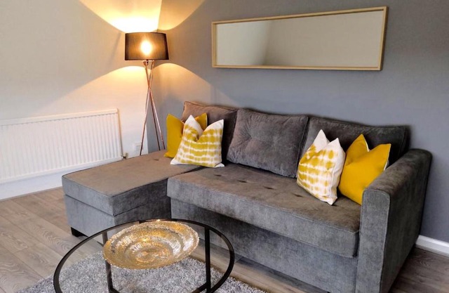 Comfortable 2 Bedroom Apartment in Headington, Near John Radcliffe Hospital & Oxford Brookes in Oxford