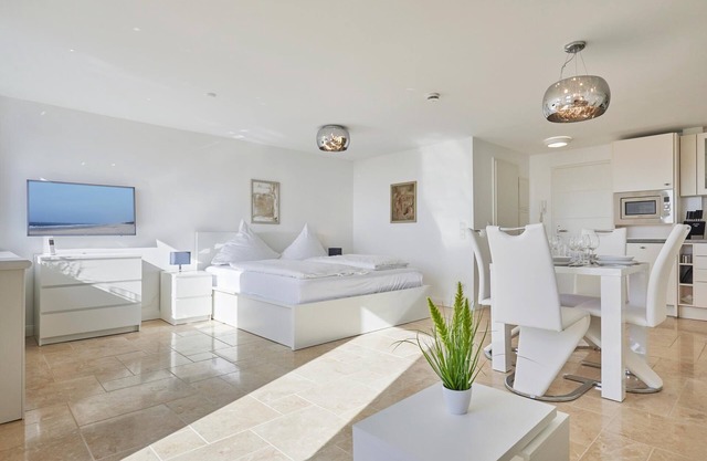 Modern apartment, balcony with sea view, parking space, WLAN. Pets allowed. in Westerland