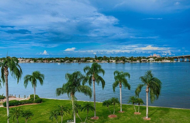 Waterfront 2BR condo in St. Petersburg with balcony, pool, and water views. in St Petersburg