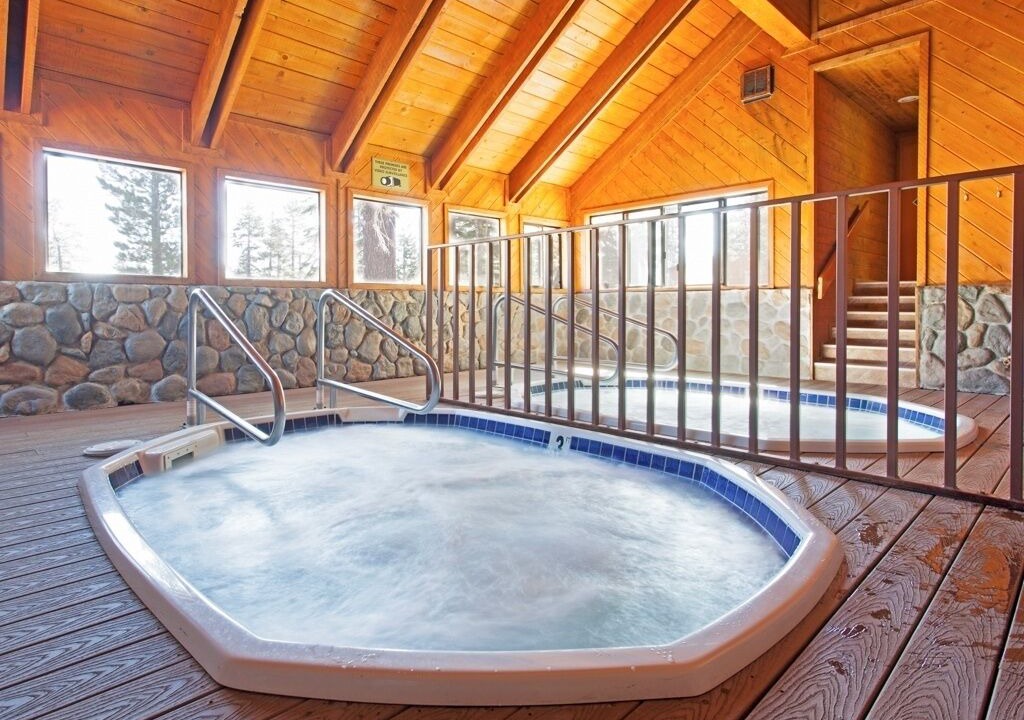 Mammoth Lakes House | Steps to Canyon Lodge! Luxurious Fully Updated, 2 Bedroom 2 Bath Condo W/Garage