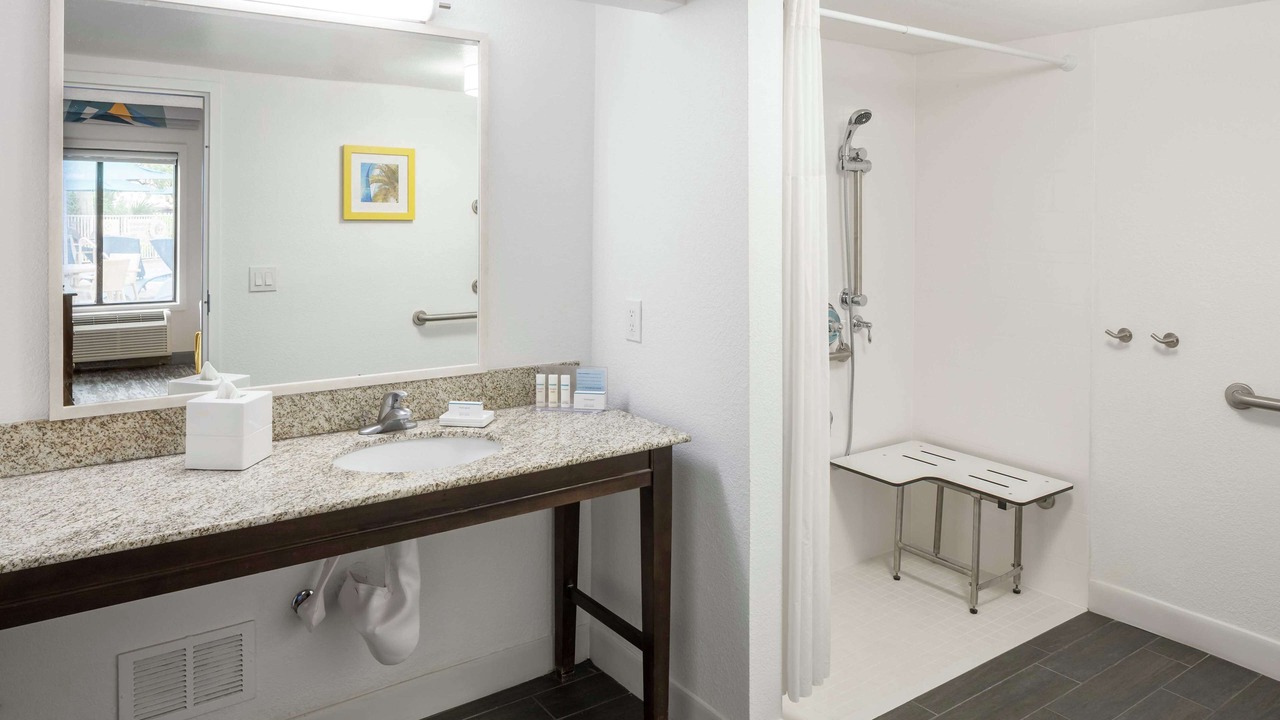 Photo of Bathroom in Doral