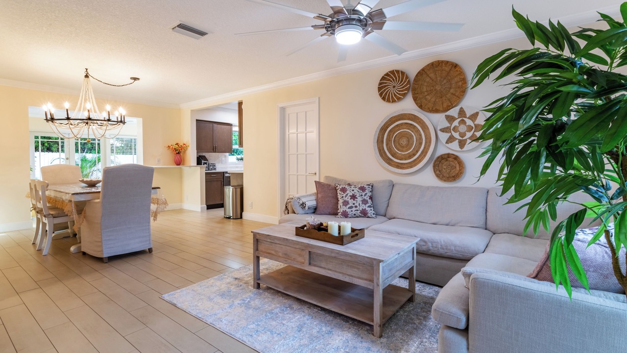 Photo of Livingroom in Tropic Palms
