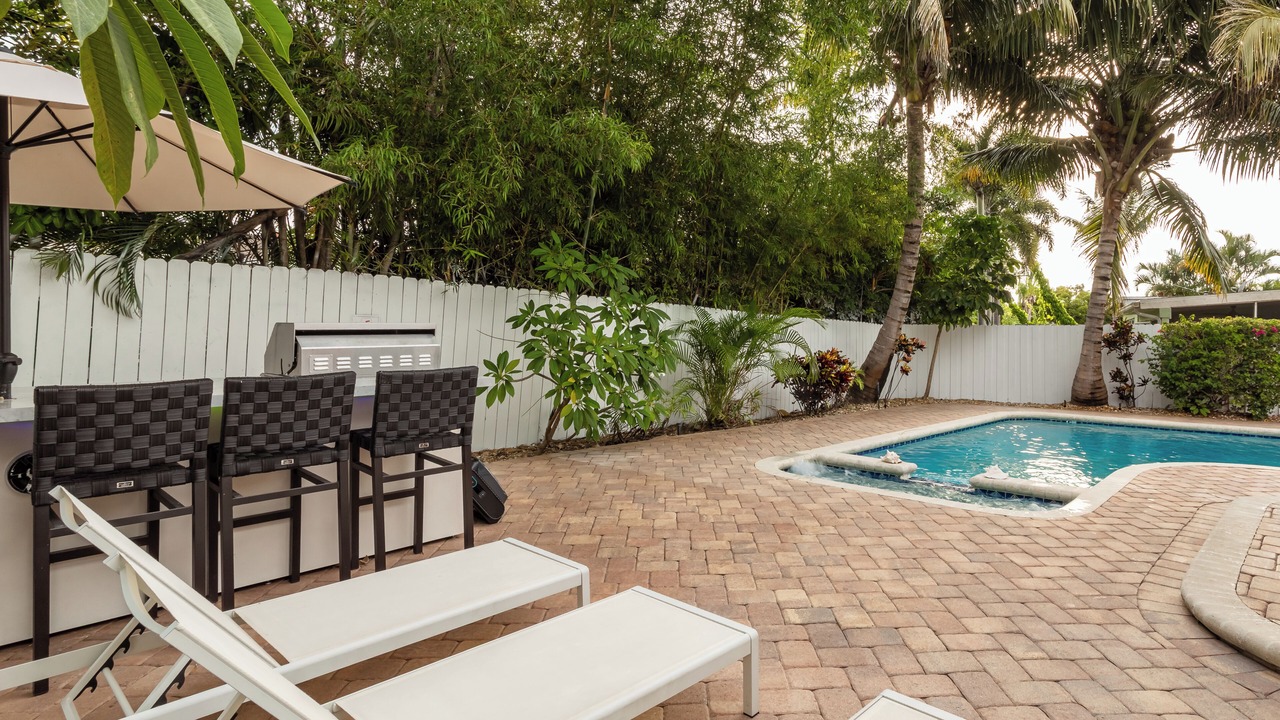 Photo of Patio Balcony in Tropic Palms