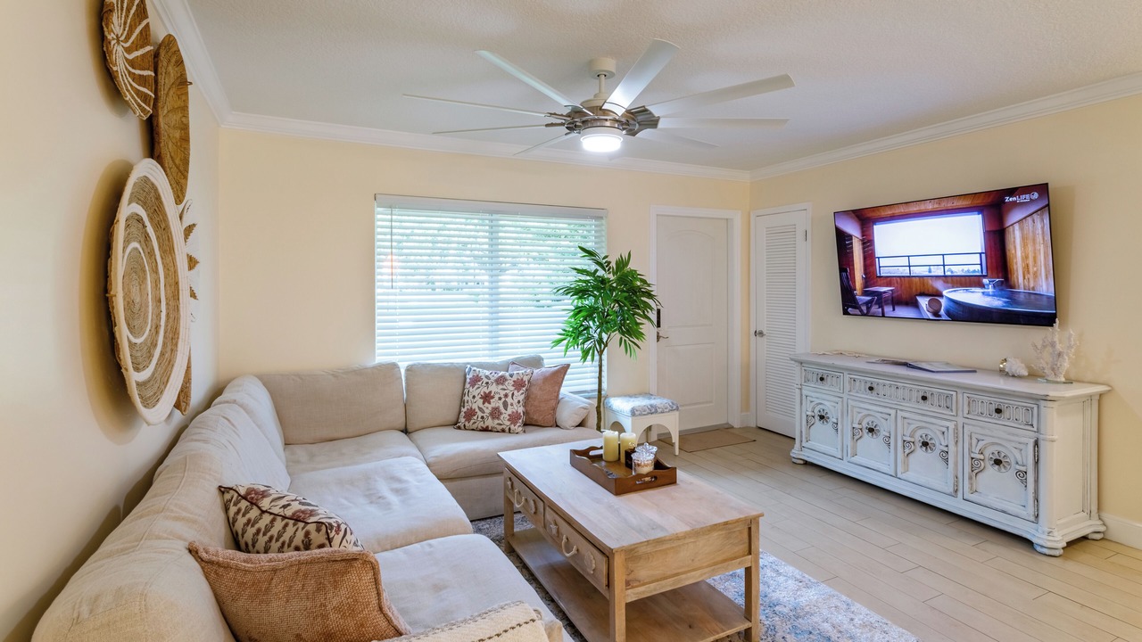 Photo of Livingroom in Tropic Palms