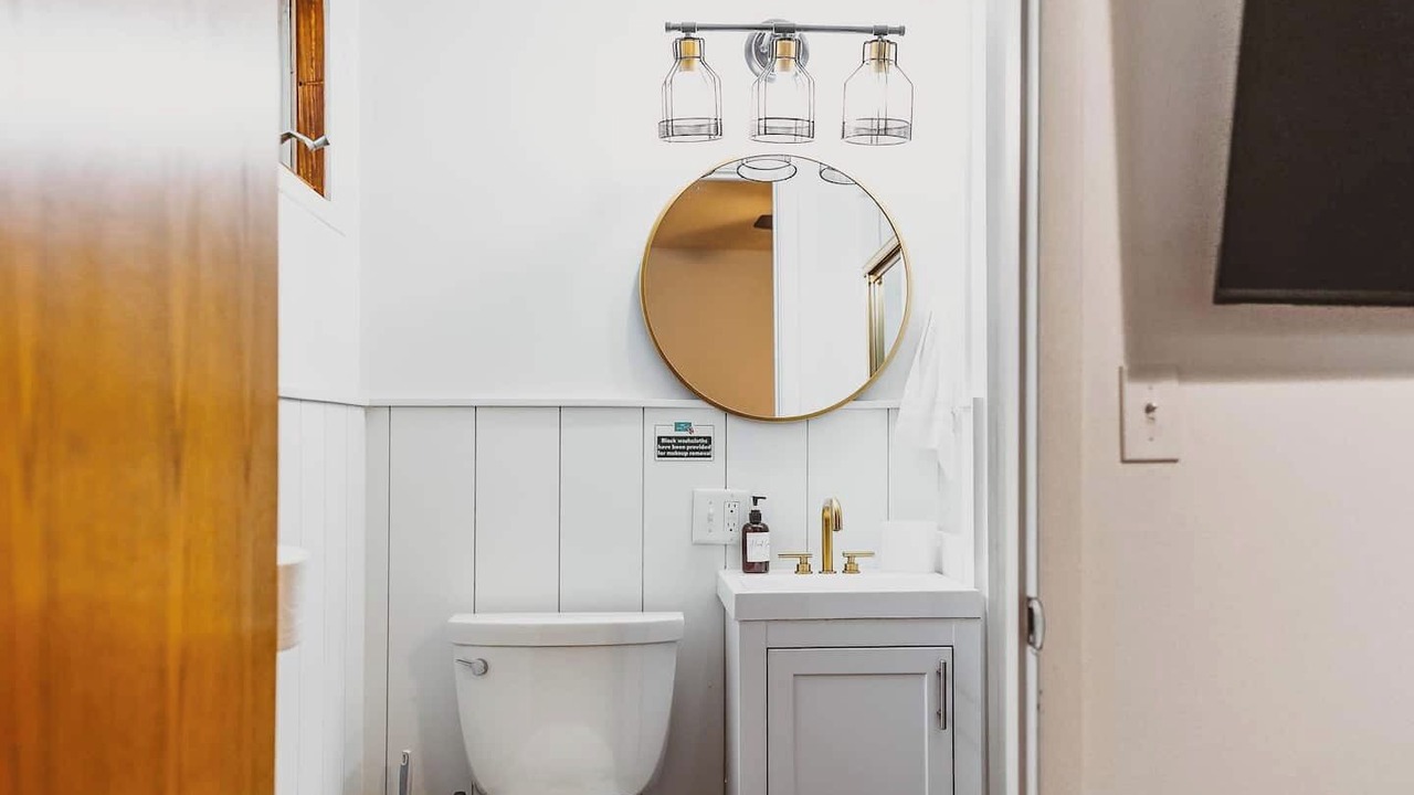Photo of Bathroom in Macalester - Groveland