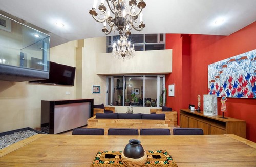 Cuauhtemoc Apartment | 3 BR Upscale Art House Reforma Avenue