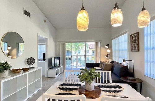 Mission Bay Apartment | 270D - Boca Retreat w/Pool, Parking, Near Evert Tennis & Shops