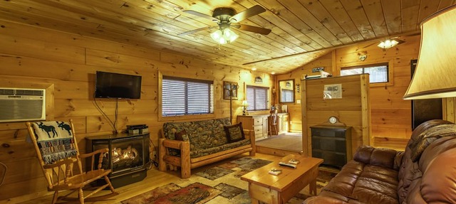 Cobb Creek Cabins in Murphy