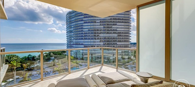 Luxurious 5 Star Resort Ocean View Suite/2 Balconies in Bal Harbour
