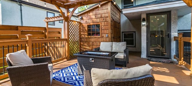 5 BR+ Yard. Close drive to New Brighton, Roseville, Shoreview in Minneapolis
