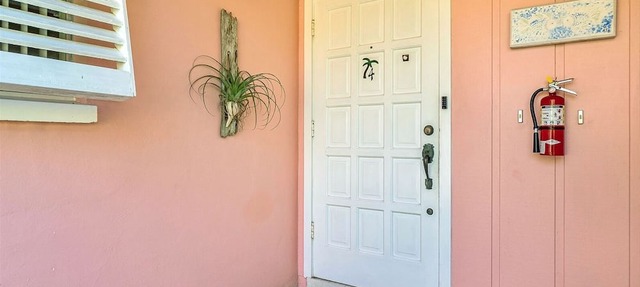 West End Paradise Unit 4 Scallop 5 - One bedroom suite w/water views in Sanibel