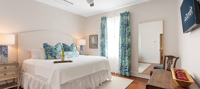 Dianna Browns Place | Historic District in Charleston