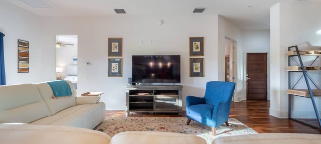 You're Pampered Here - Just 3 Blocks From Park Avenue! in Winter Park