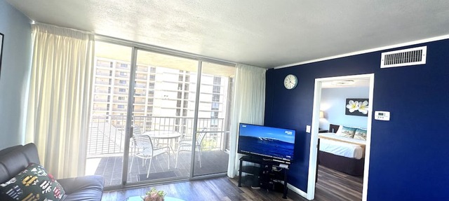 Spacious 2bedroom/2bath Beach Front Condo in Lahaina