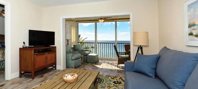 Siesta Key - Gulf-Front Retreat - 2 BR – Free Boat Docks - Upscale in Sarasota