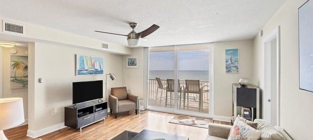 2 Bed, 2 Bath, Direct Beachfront w/Gulf views in Longboat Key