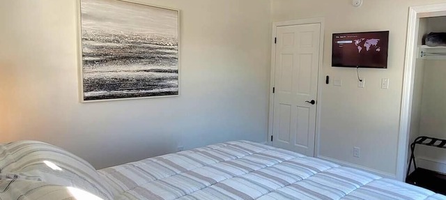 The Traveler On Main - Suite #5- Across the Street from Back of the Dragon! in Tazewell