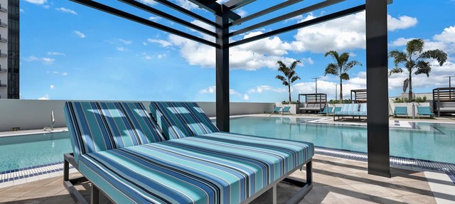 Elegant Doral Getaway: 2BR Luxury in Doral