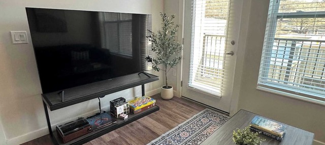 Stylish Retreat | Only 2miles to UC & Downtown Life in Cincinnati