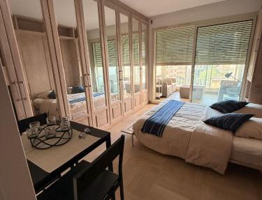 Luxury Retreat in Monaco with Rare Private Parking, Pool, AC and Wifi in Monte Carlo