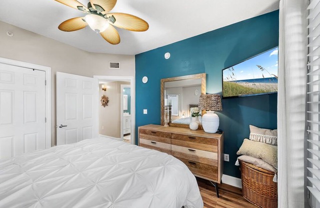 Gulf front! Beautifully decorated w/amazing views from the living room and master bedroom! Bch srvc included! in Panama City Beach